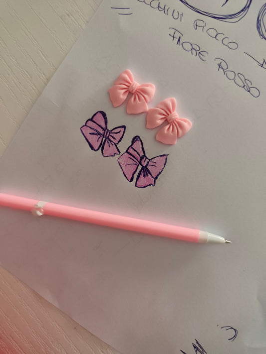 Orecchini "Pink Bow" – Dall'Illustrazione al Tuo Stile